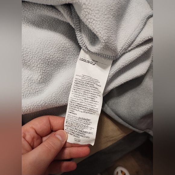 🟢3/$11 Under Armour Gray Pullover - Picture 3 of 8